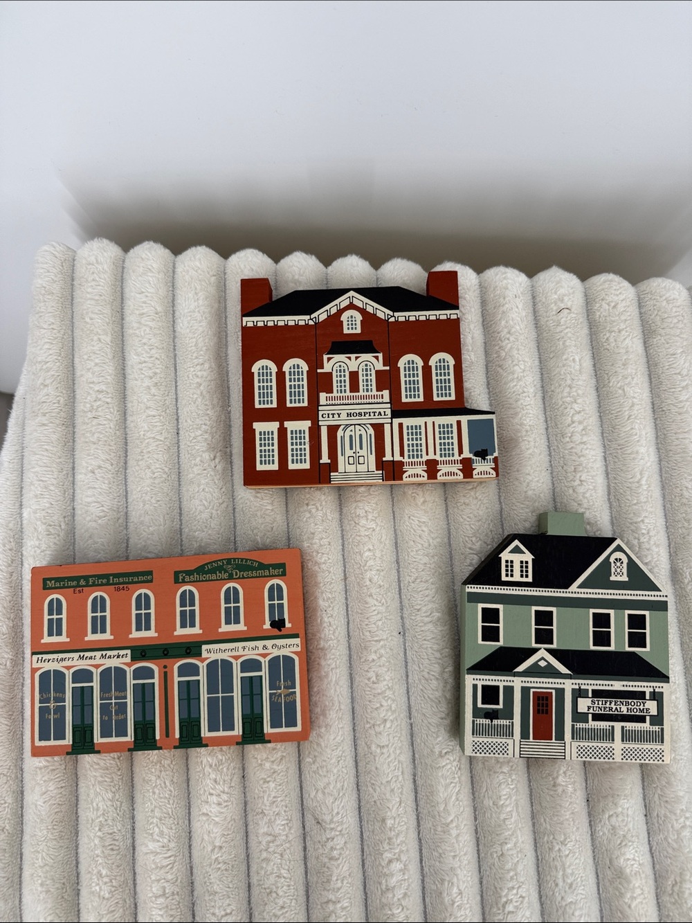 1988 The Cat’s Meow Series VI Decorative Wooden Village Houses Wall Art (lot 3)